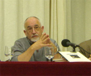 Francisco Faraldo durante la presentación de su libro Asociación Amigos de Mieres (foto Toni Gutiérrez)