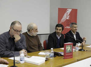 Desde la izquierda, Rubén Vega, Francisco Prado Alberdi, Alejandro Calvo y Carlos Siñeriz, en el Club del periódico.
