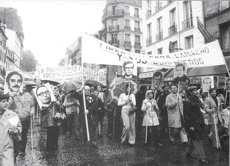 Foto Manifestación en París, en 1973, por la amnistía.
