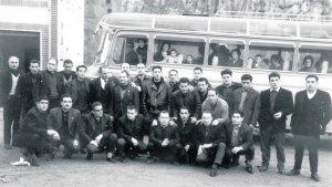 Un grupo de los mineros que participaron en las protestas de Asturias en una fotografía que se tomaron poco antes de partir hacia Valladolid tras ser deportados. [Foto: E. C.]