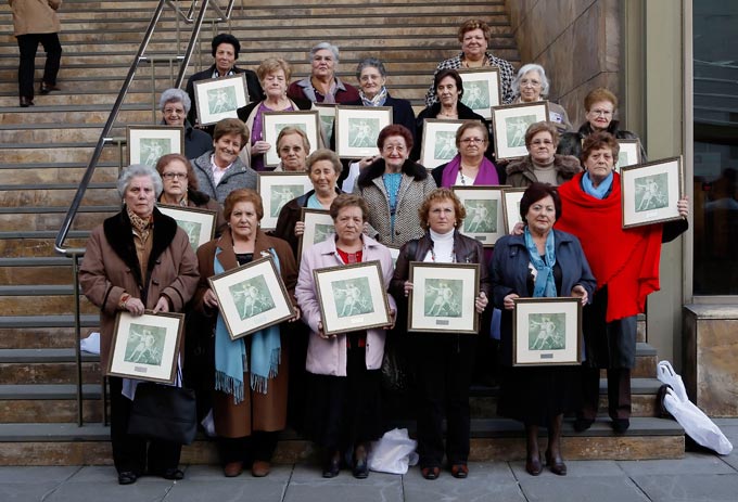 Homenaje a las mujeres de las Huelgas de 1962 realizado en 2008 por la Secretaría de Mujer de CCOO de Asturias